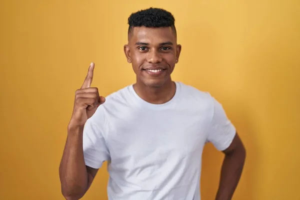 Young Hispanic Man Standing Yellow Background Pointing Finger Successful Idea —  Fotos de Stock