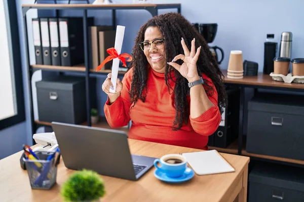 Size Hispanic Woman Working Office Holding Diploma Doing Sign Fingers — Stock Photo, Image