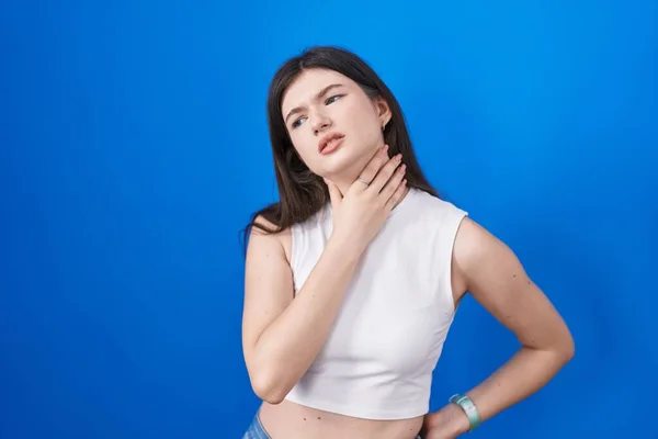 Young Caucasian Woman Standing Blue Background Touching Painful Neck Sore — Zdjęcie stockowe