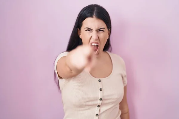 Young Hispanic Woman Standing Pink Background Pointing Displeased Frustrated Camera — Photo