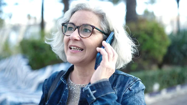Middle Age Woman Grey Hair Speaking Phone Park — ストック写真