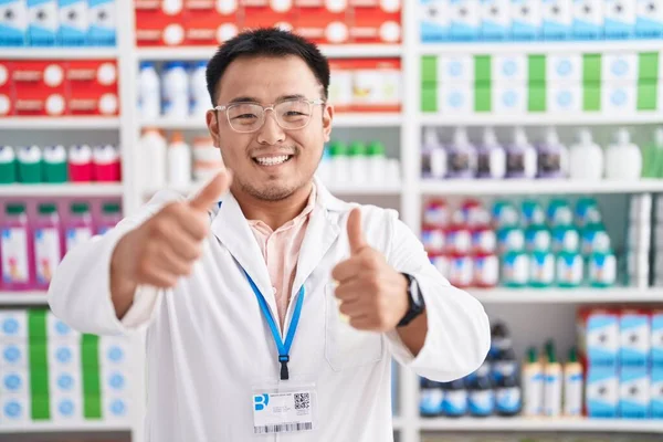 Chinese Young Man Working Pharmacy Drugstore Approving Doing Positive Gesture — Stock Photo, Image
