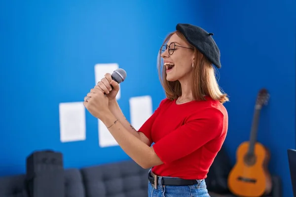 Young Redhead Woman Artist Singing Song Music Studio — Stock fotografie