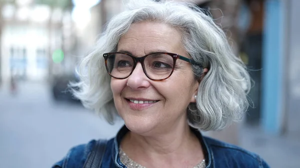 Middle Age Woman Grey Hair Smiling Confident Street — Stock Photo, Image