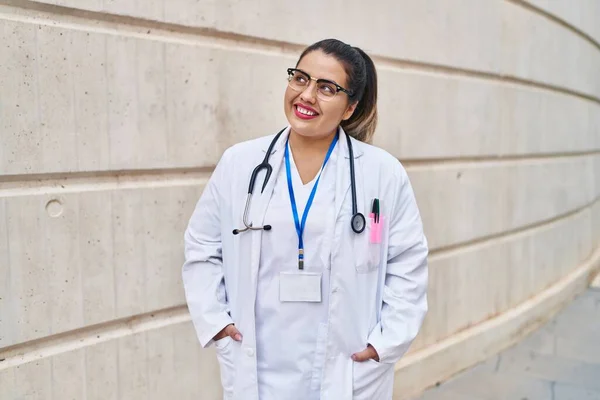 Young Beautiful Size Woman Doctor Smiling Confident Standing Hospital — Stok fotoğraf
