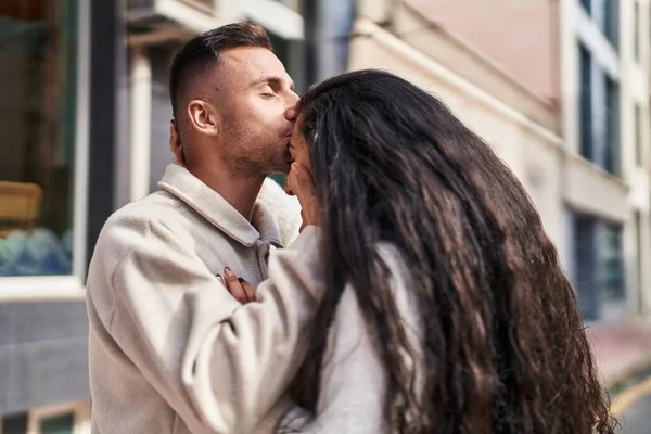 Man Woman Couple Hugging Each Other Kissing Street — Stock Fotó