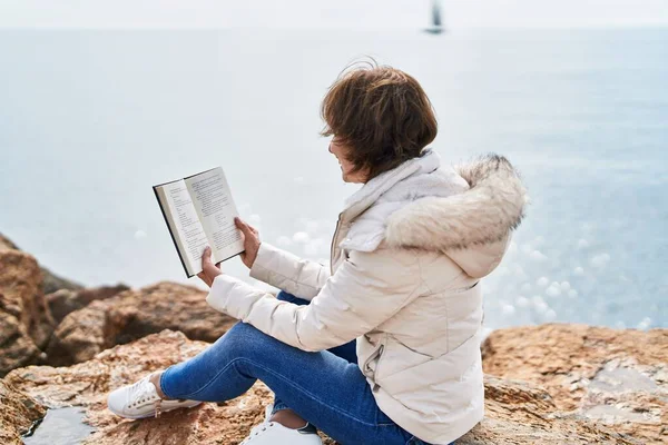 Middle Age Woman Reading Book Sitting Rock Seaside — Stock Photo, Image