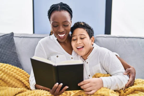 African American Mother Son Reading Book Sitting Sofa Home — Stockfoto