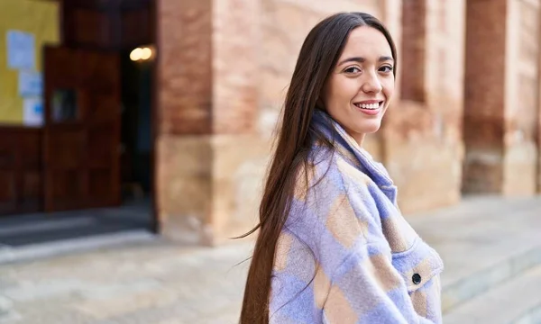 Young Beautiful Hispanic Woman Smiling Confident Looking Side Street — 스톡 사진