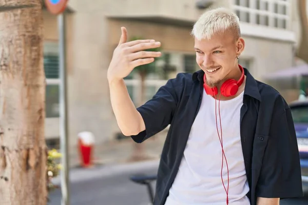 Young Caucasian Man Smiling Confident Doing Coming Gesture Street — Stock Photo, Image