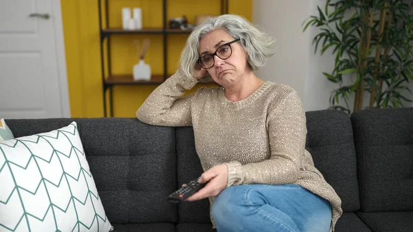 Middle Age Woman Grey Hair Watching Sitting Sofa Boring Expression — Fotografia de Stock