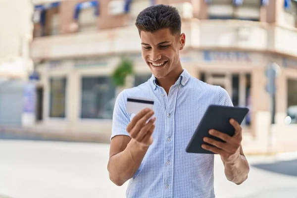 Young Hispanic Man Using Touchpad Credit Card Street —  Fotos de Stock