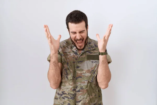Young Hispanic Man Wearing Camouflage Army Uniform Celebrating Mad Crazy — Stock Fotó