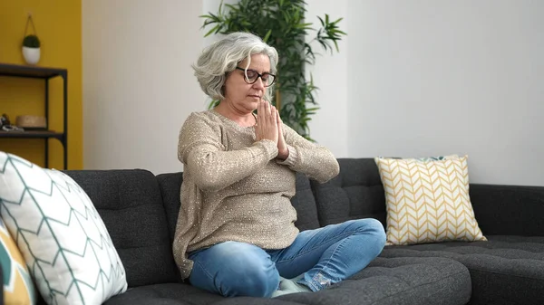 Middle Age Woman Grey Hair Doing Yoga Exercise Sitting Sofa — 스톡 사진