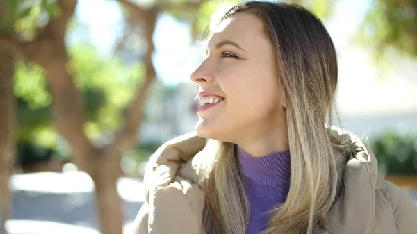 Young Blonde Woman Smiling Confident Looking Side Park — 图库照片