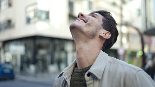Young Hispanic Man Smiling Confident Looking Sky Street — Foto de Stock