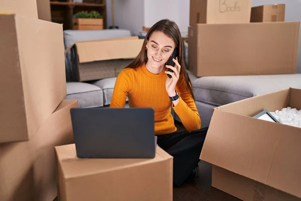 Young Caucasian Woman Using Laptop Talking Smartphone New Home — Stock Photo, Image