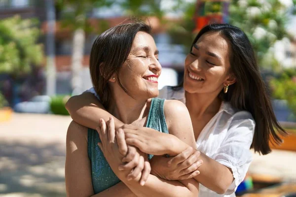 Two Women Mother Daughter Smiling Confident Hugging Each Other Park — Stok fotoğraf
