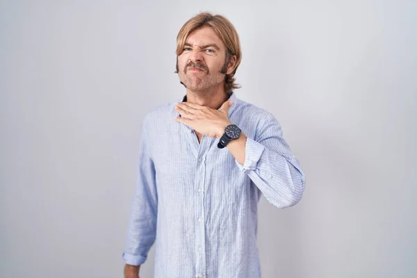 Caucasian Man Mustache Standing White Background Cutting Throat Hand Knife — Stock Photo, Image