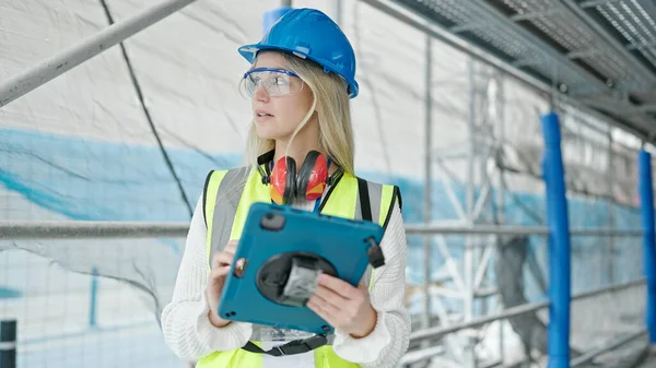 Young Blonde Woman Architect Smiling Using Touchpad Street — Stock Photo, Image