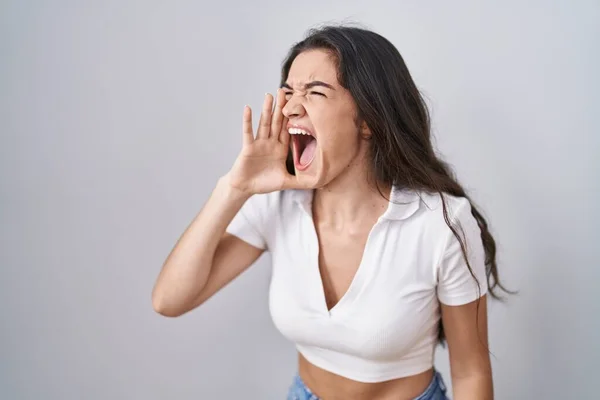 Young Teenager Girl Standing White Background Shouting Screaming Loud Side — Stock Photo, Image