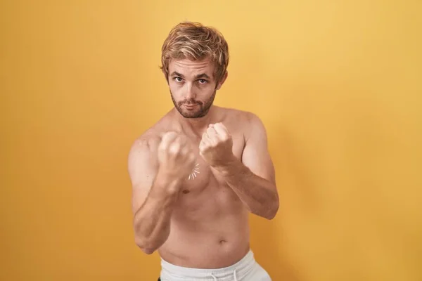 Caucasian Man Standing Shirtless Wearing Sun Screen Ready Fight Fist — Stock Photo, Image
