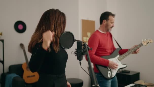 Man Woman Musicians Singing Song Music Studio — Vídeo de Stock