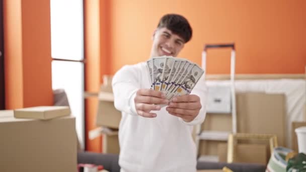 Young Hispanic Man Smiling Confident Holding Money New Home — ストック動画