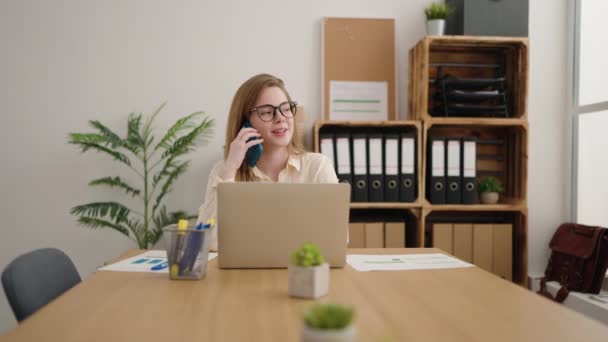 Young Blonde Woman Business Worker Talking Smartphone Working Office — Stok video
