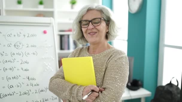 Middle Age Woman Grey Hair Teacher Teaching Maths Lesson Holding — Stok Video