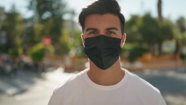 Young Hispanic Man Wearing Medical Mask Standing Street — Stock video