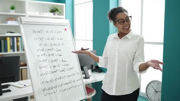 African American Woman Teacher Explaining Maths Lesson Classroom — Stockvideo