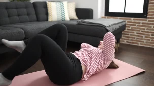 Young Blonde Woman Training Abs Exercise Home — Stock video