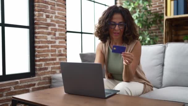 Middle Age Hispanic Woman Shopping Online Credit Card — Stok video