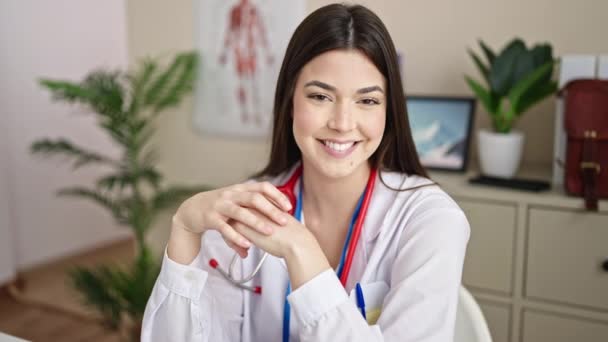 Young Beautiful Hispanic Woman Doctor Smiling Confident Sitting Arms Crossed — Stock Video