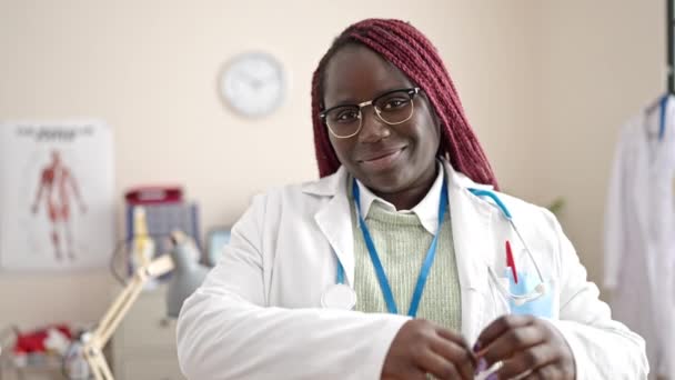 African Woman Braided Hair Doctor Smiling Doing Heart Gesture Hands — Stock Video