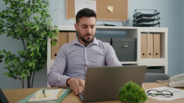 Young Hispanic Man Business Worker Using Laptop Working Office — Stok video