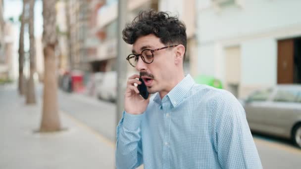Young Hispanic Man Talking Smartphone Street — стоковое видео