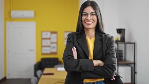 Young Beautiful Hispanic Woman Business Worker Smiling Confident Standing Arms — Stock Video