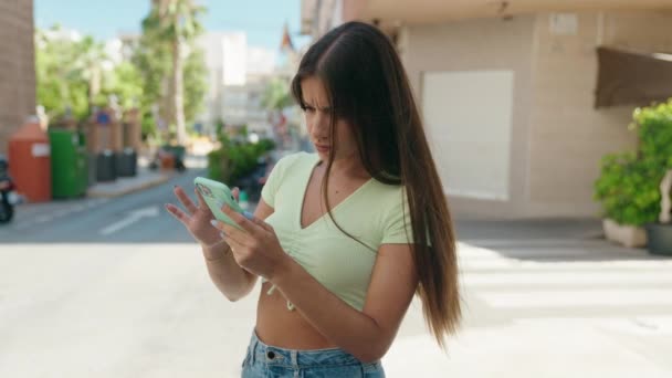Young Beautiful Hispanic Woman Using Smartphone Winner Expression Street — Stock Video