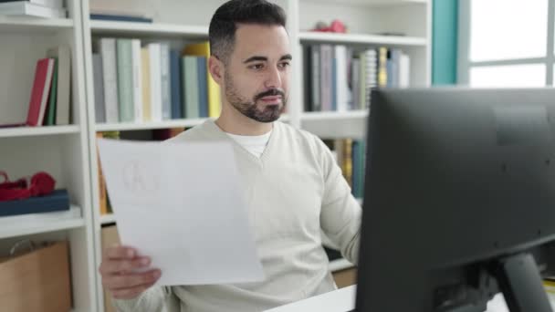Young Hispanic Man Student Using Computer Reading Document Library University — 图库视频影像