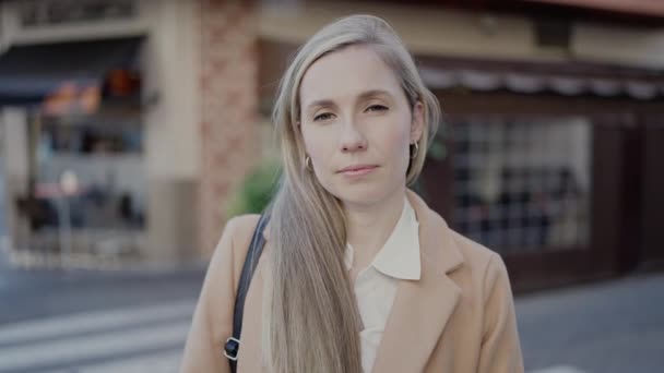 Young Blonde Woman Smiling Confident Standing Coffee Shop Terrace — Vídeos de Stock