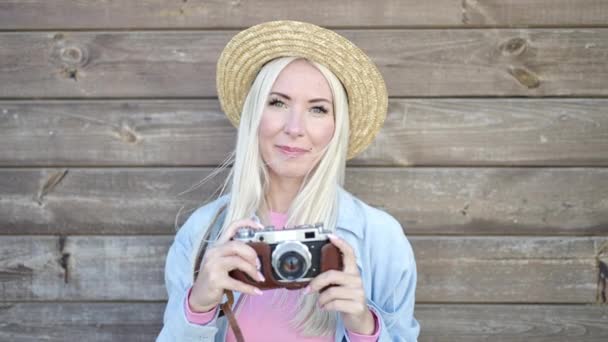 Young Blonde Woman Tourist Using Vintage Camera Isolated Wooden Background — Stok video