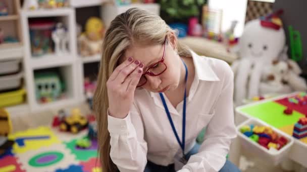 Young Blonde Woman Preschool Teacher Standing Relaxed Expression Kindergarten — Stockvideo