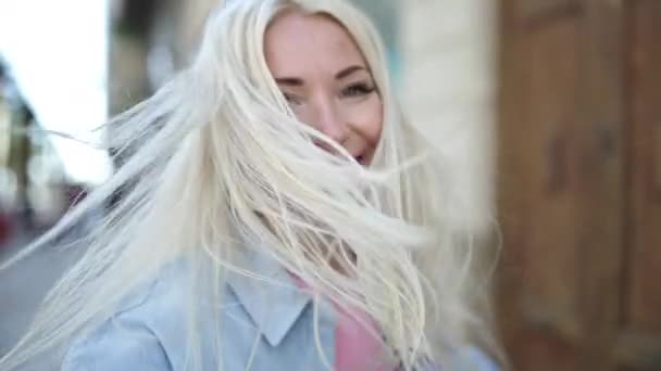 Young Blonde Woman Smiling Confident Turning Himself Street — Stockvideo