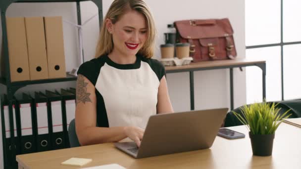Young Beautiful Hispanic Woman Business Worker Using Laptop Working Office — Wideo stockowe