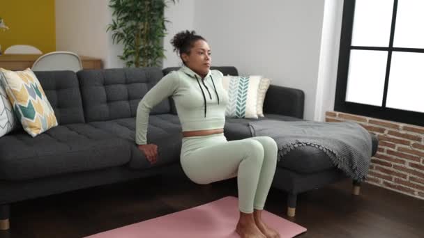 African American Woman Smiling Confident Training Push Home — Vídeo de stock