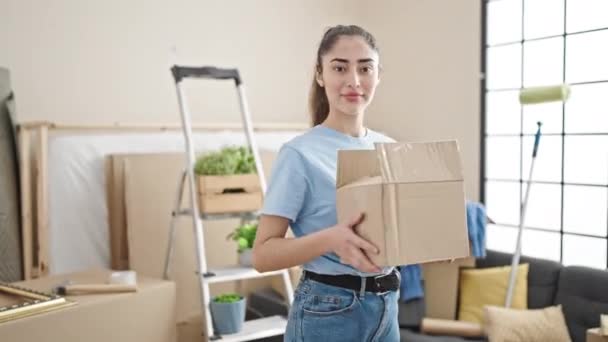 Young Beautiful Hispanic Woman Smiling Confident Holding Package New Home — Vídeos de Stock