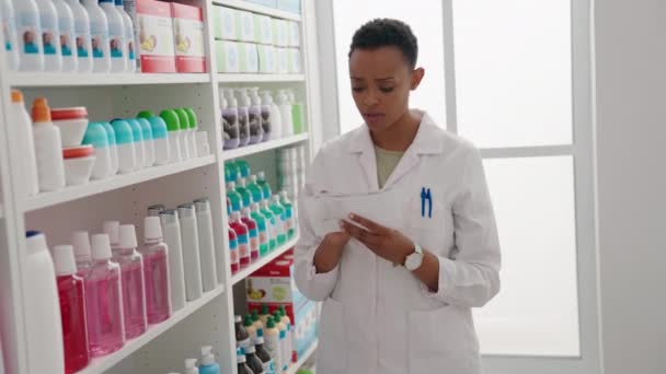 African American Woman Pharmacist Holding Bottle Reading Prescription Pharmacy — Stock video