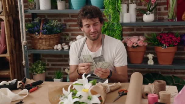 Young Hispanic Man Florist Smiling Confident Counting Dollars Flower Shop — Stockvideo
